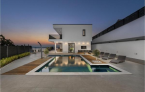Stunning Home In Crikvenica With Jacuzzi